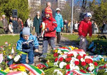 Tisztelgés... Tisztelgés...