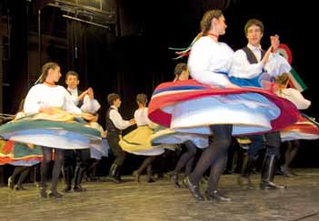 Tisztelgés... Tisztelgés...