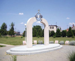 A második világháború áldozatainak emlékműve Perbetén