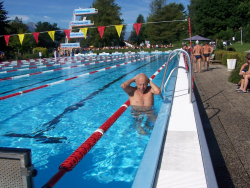 Latin Ferenc hetente négyszer napi két kilométert úszik