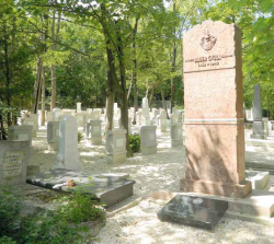 Szazeves_katonasirok_a_farkasreti_temetoben1 Szazeves_katonasirok_a_farkasreti_temetoben1