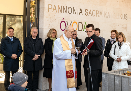 Katolikus_ertekeket_kozvetit_a_Pannonia_Sacra_ovoda